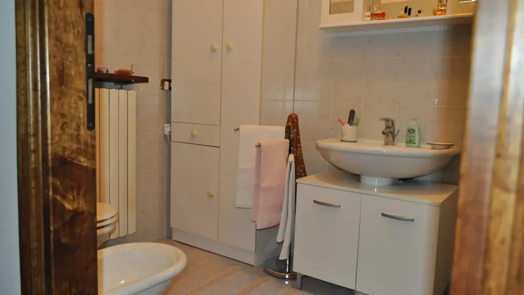 Vannitoad - Three-Bedroom Apartment with Balcony in Bedonia