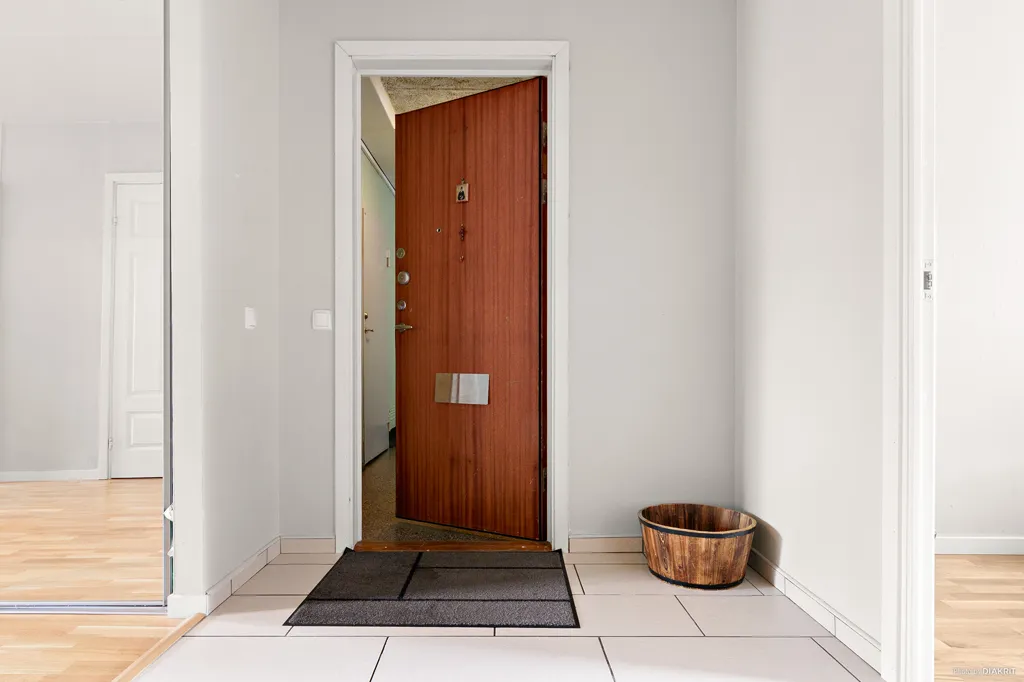 Ingresso - Spacious Apartment with Balcony in Flemingsberg