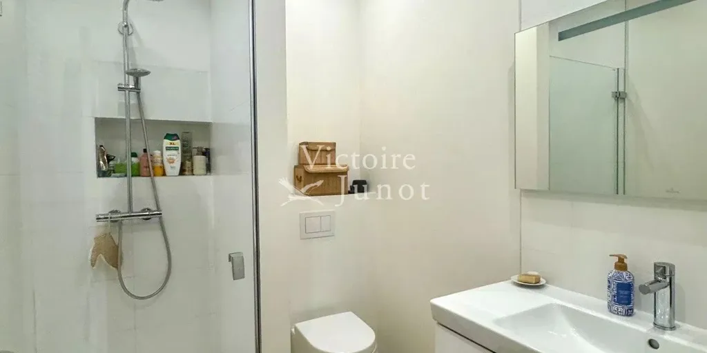 Salles de bain - Appartement Luxe avec Garage à Elsene