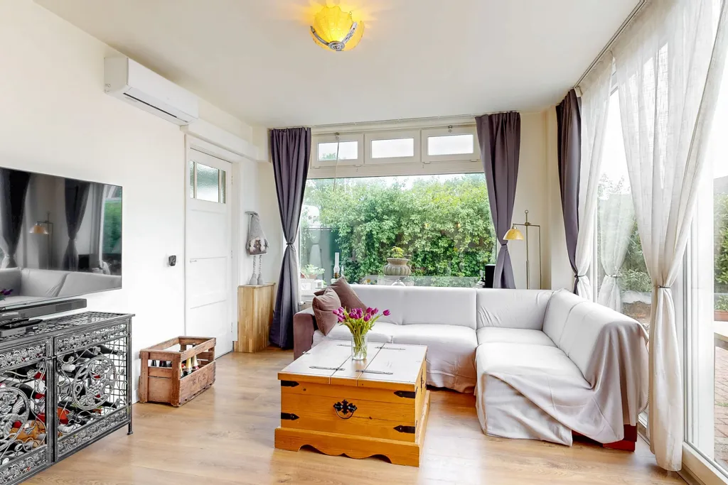 Séjour - Modernised 1930s House with Garden in Leiderdorp