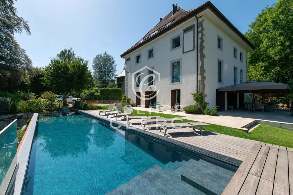 Piscine - Propriété Historique avec Piscines à Pers-Jussy