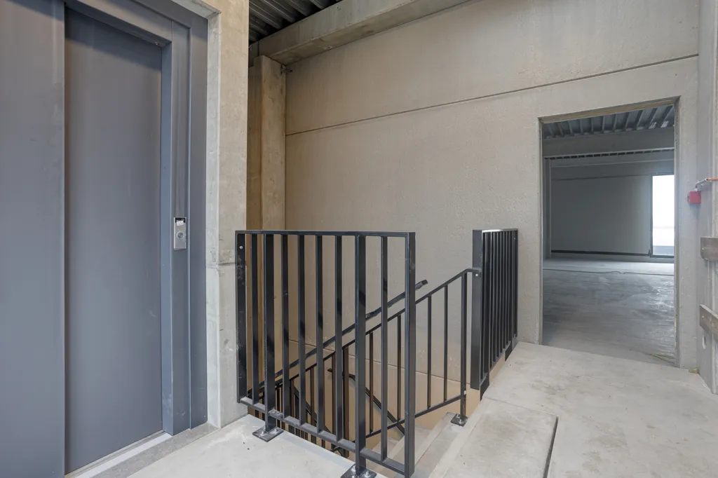 Garage - Nouveau Bâtiment de Bureau avec Beaucoup de Luminosité à Hooglede - Gits