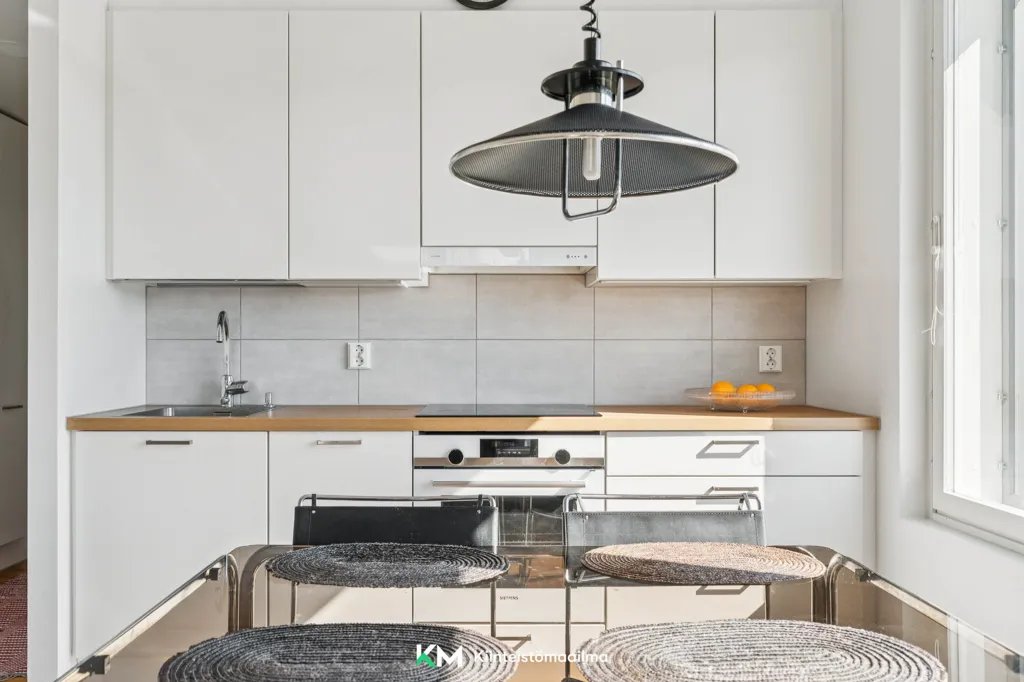 Köök - Bright Apartment with Balcony in Espoo Centre