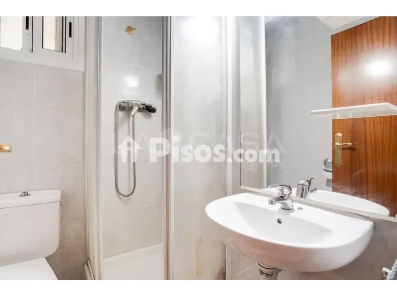 Vannitoad - Fully Exterior Flat in Sant Ildefons, Cornellà