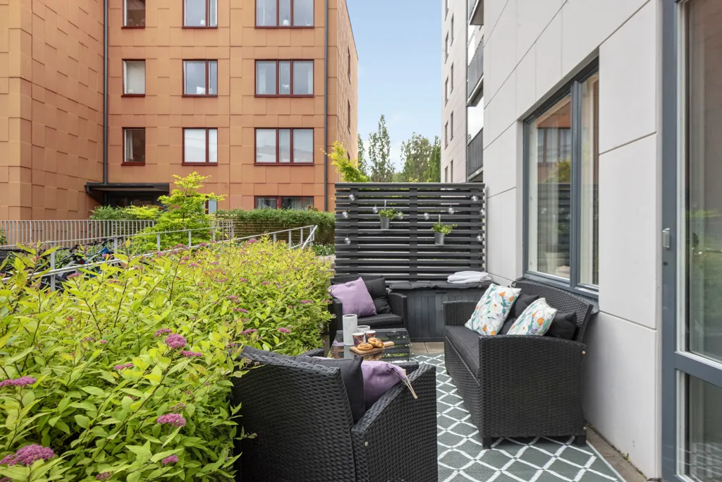 Terrasse - Efficient Flat with Balcony in Stockholm