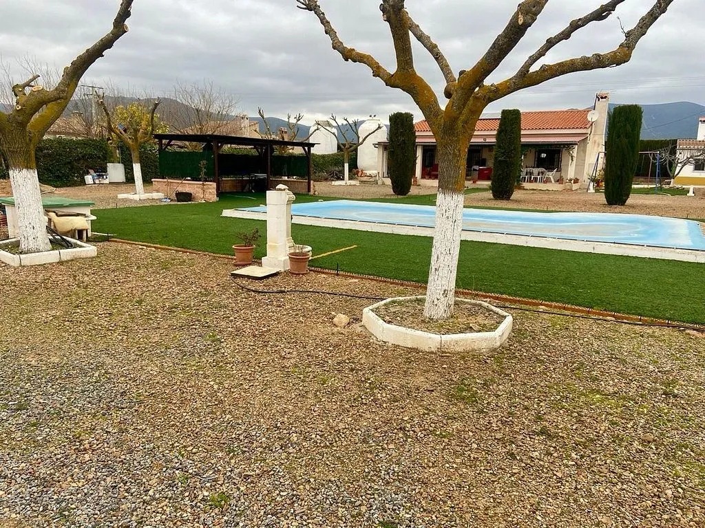 Bassein - Chalet with Pool in Villarrubia