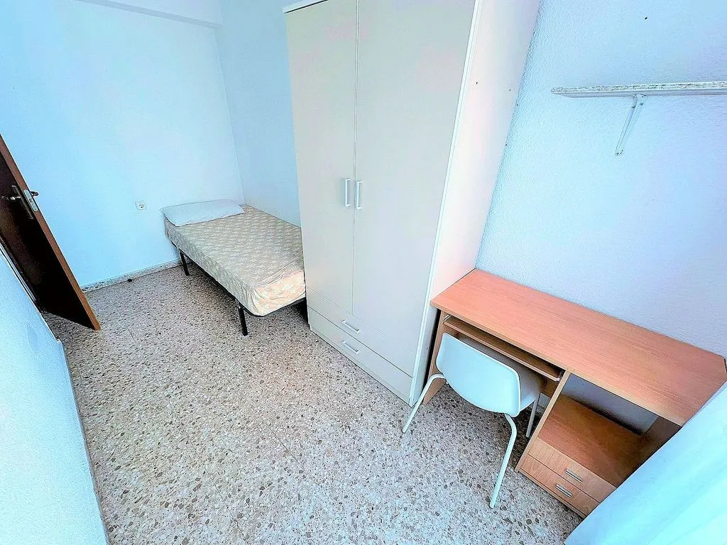 Magamistoad - Furnished Flat with Balcony in Tormos
