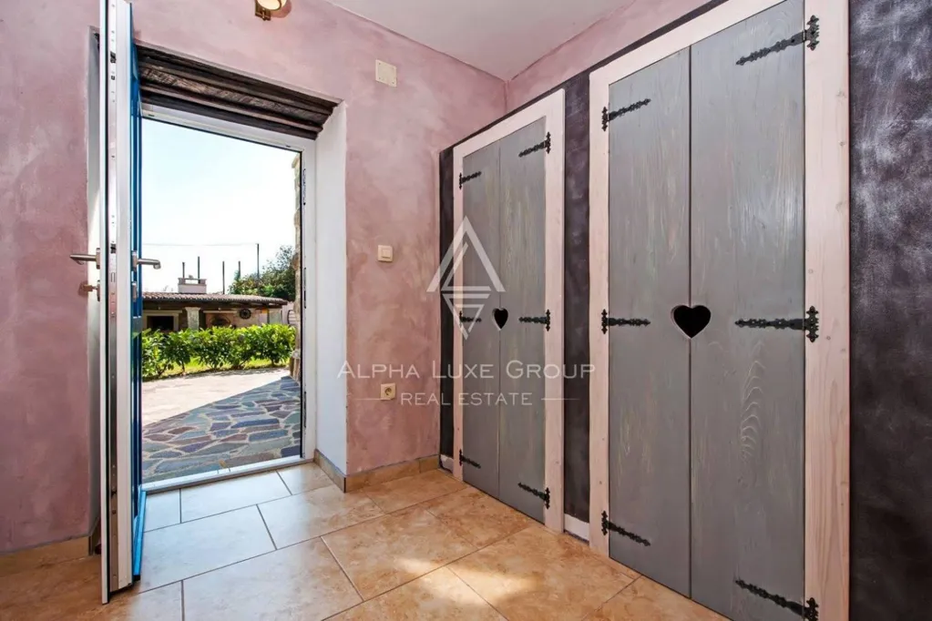 Esik - Rustic Villa with Private Pool in Pićan