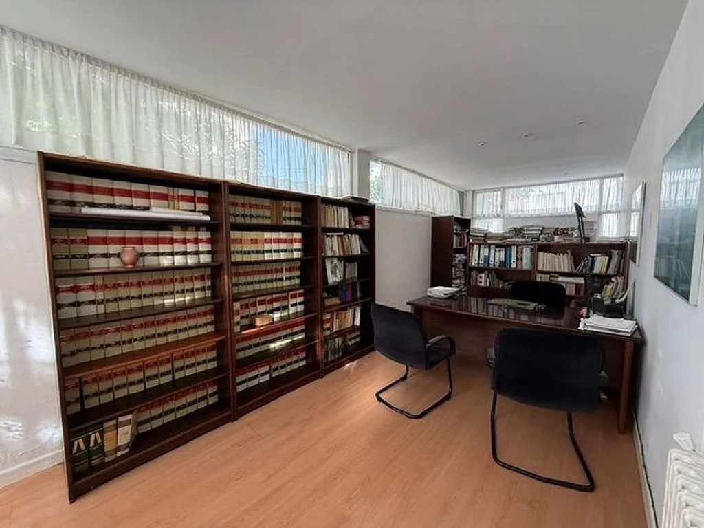 Bureau - Charmful Chalet with Terrace in Ciudad Jardín