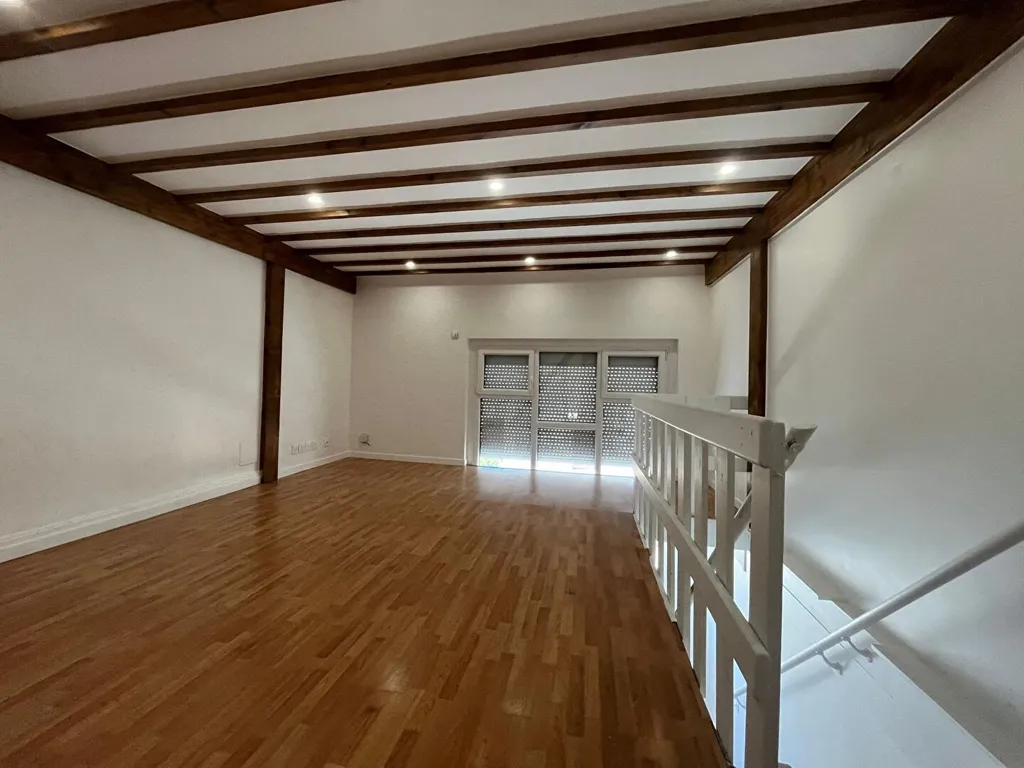 Rooms - Triplex Apartment with Courtyard View in Compiegne