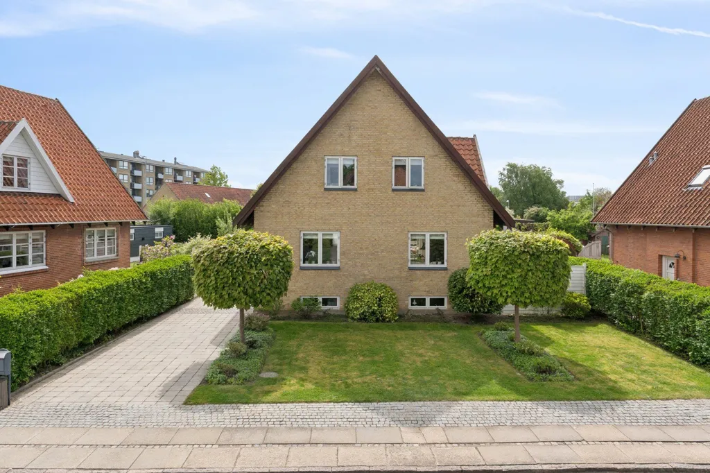Exterior - 1953 Villa with Garden in Odense M