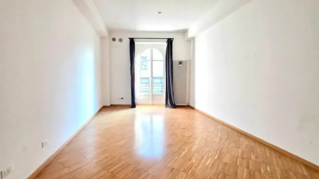 Pièces - Modernised Studio with Balcony in Milan