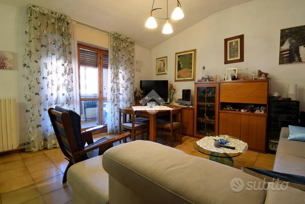 Séjour - Top Floor Apartment with Balconies in Rozzano