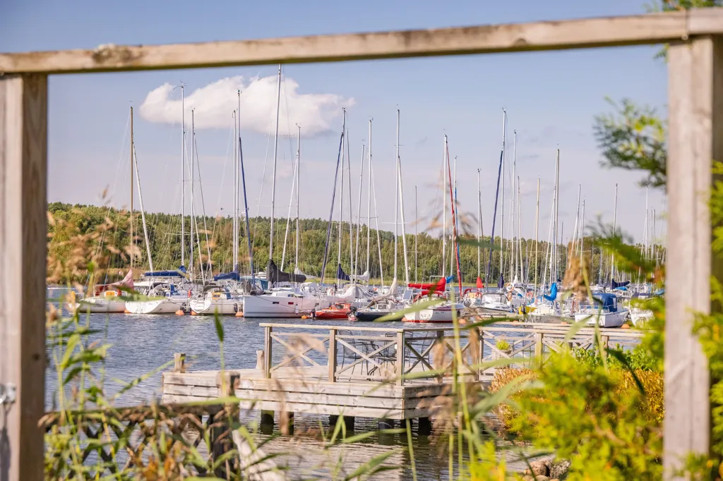 Strandtomt with Marina in Österskär