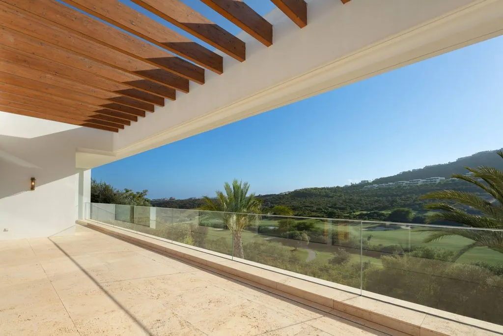 Terrazza - Luxury Villa with Pool near Estepona Golf Course