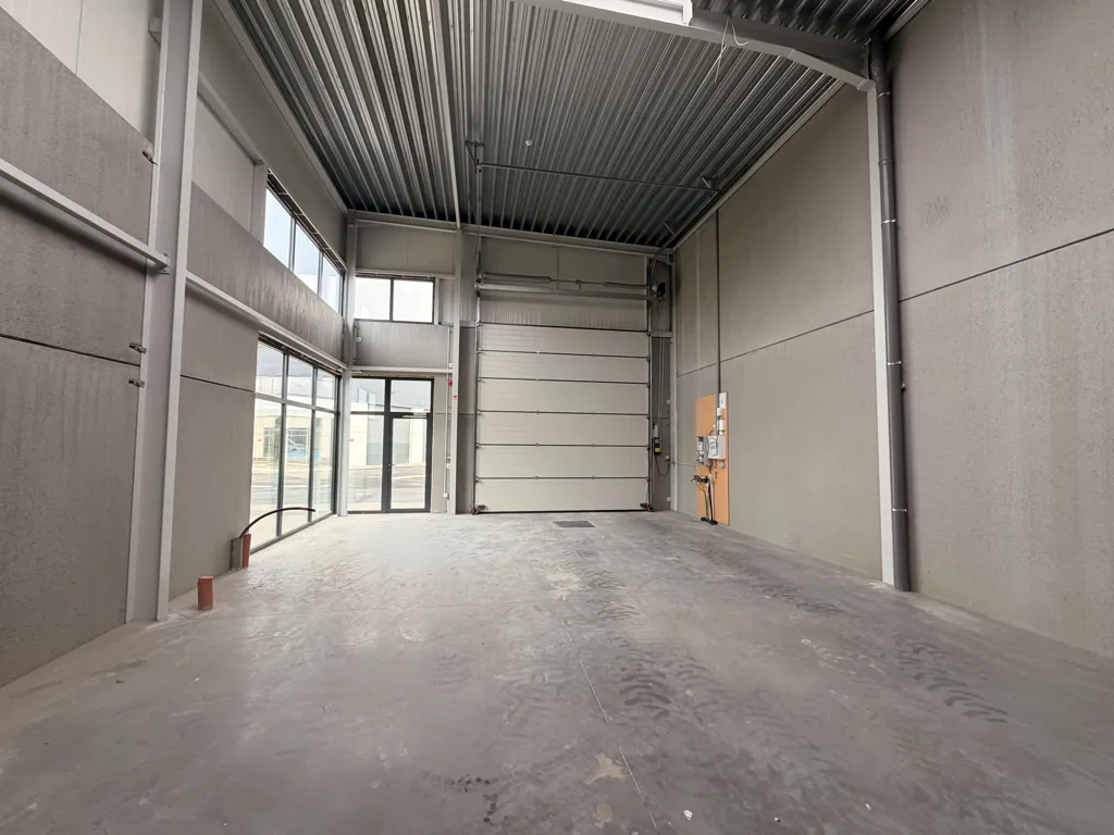 Garage - Unité Commerciale Moderne à Zwevezele