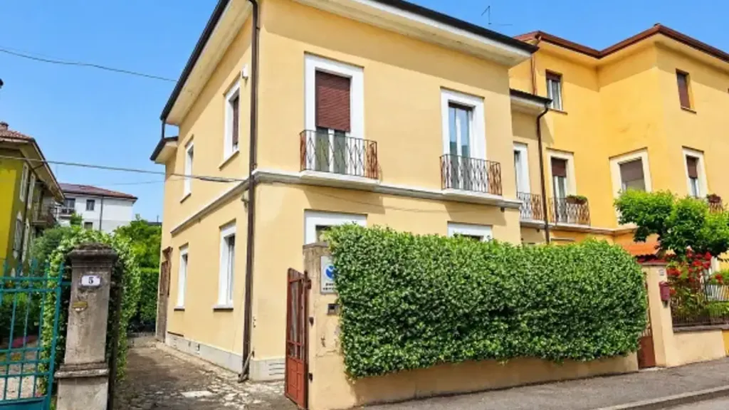Exterior - Rustic Villa with Private Garden in Verona