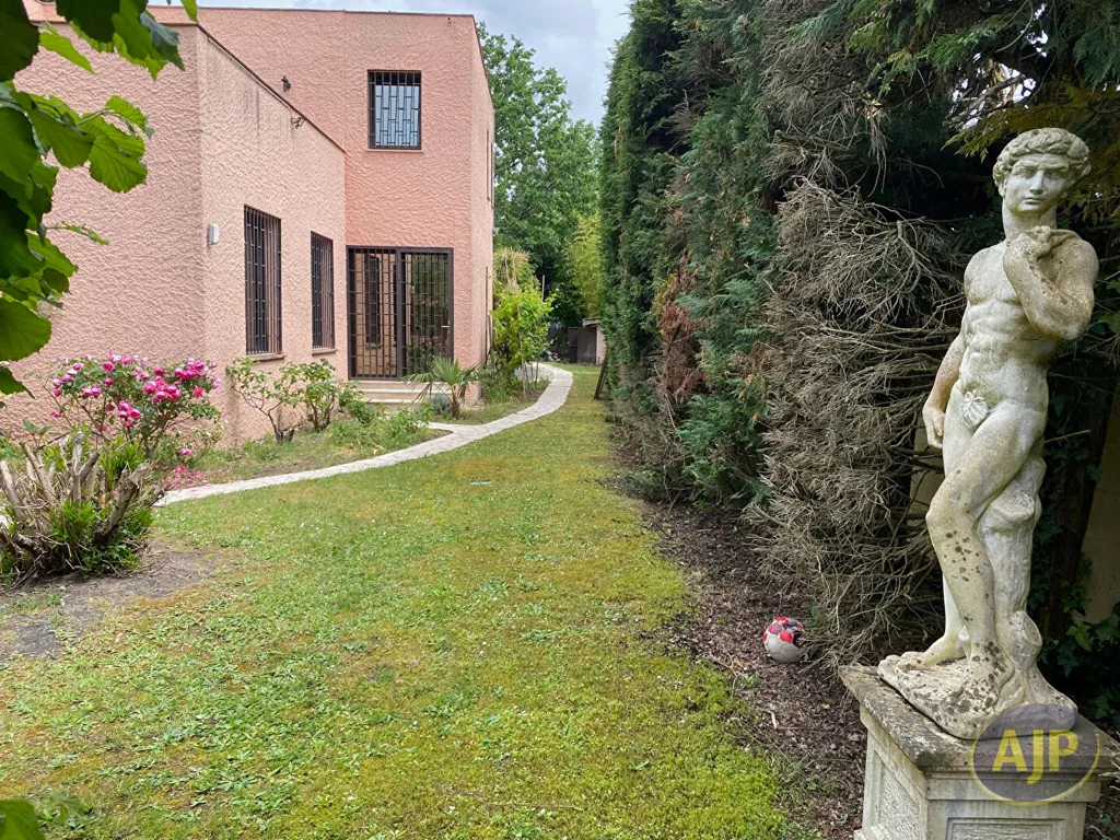 Garden - Exceptional House with Pergola in Merignac