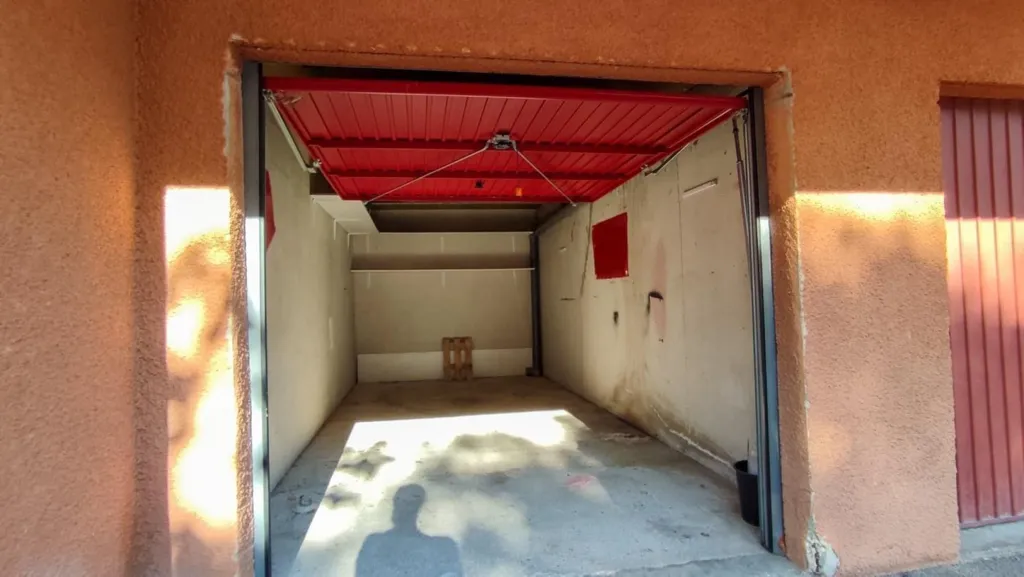 Garage - Furnished Flat with Balcony in Jas-de-Bouffan