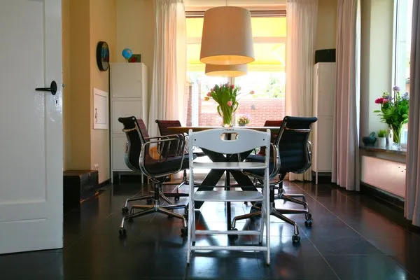 Salle à manger - Charming Corner Apartment with Balconies in The Hague