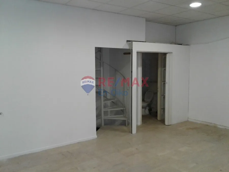 Stanze - Office Space with Marble Floors in Marousi