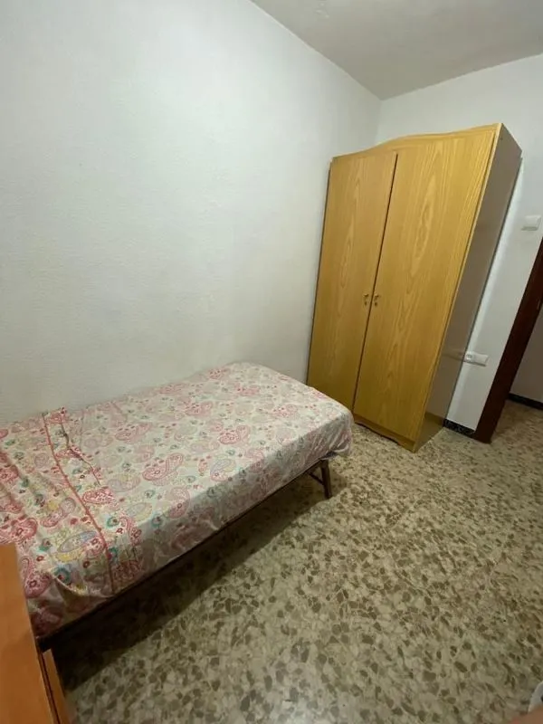 Chambres - Ample Student Flat with Terrace in Camino de Ronda