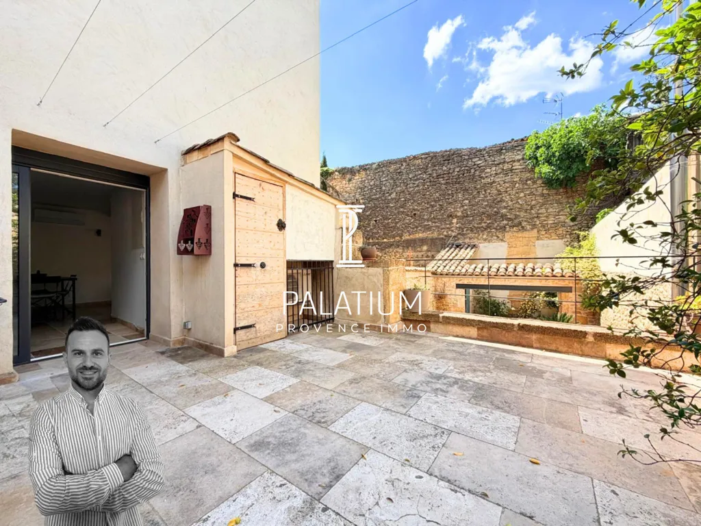 Jardin - Maison de Caractère avec Piscine au Centre de Grans
