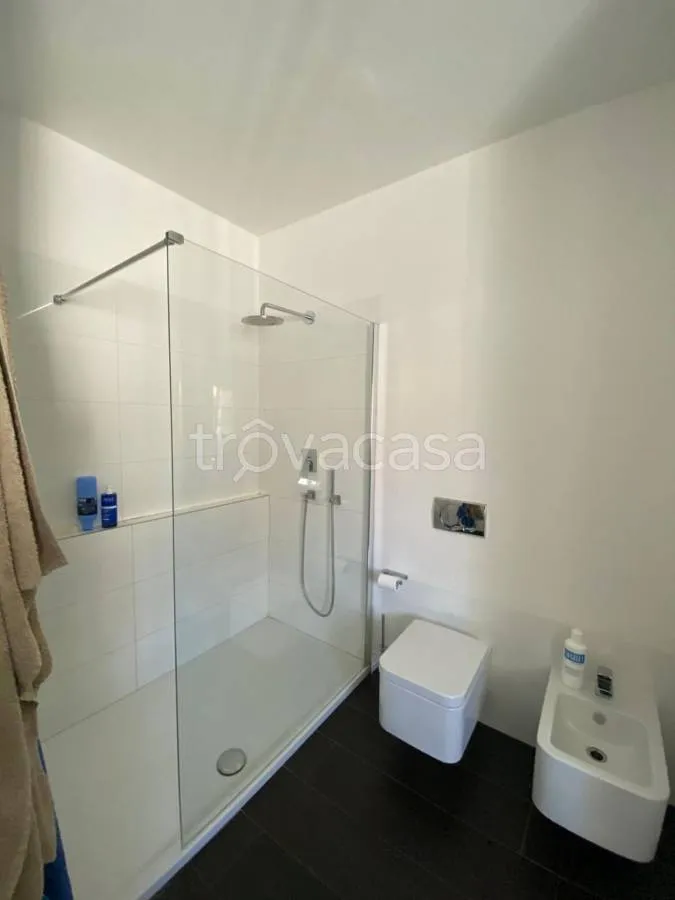Salles de bain - Rustic-Style Flat with Caminetto in Modena
