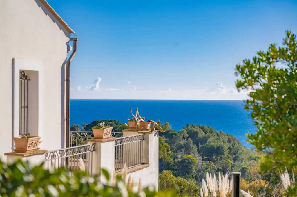 Terrasse - Villa avec Vue Panoramique sur la Mer à Super Cannes