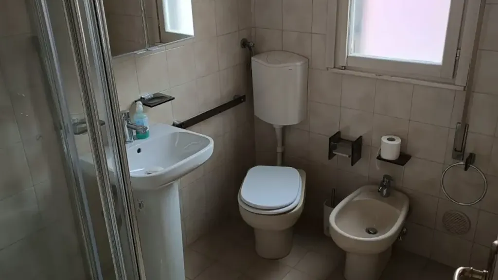 Salles de bain - Ground Floor Trilocale with Garage in Albignasego