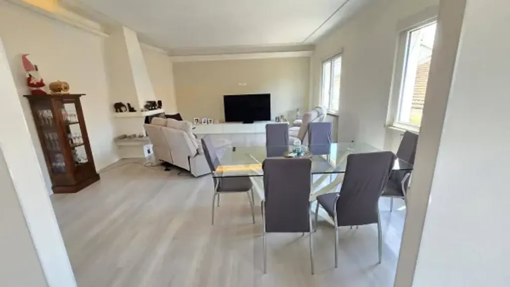 Sala da pranzo - Appartamento ristrutturato con terrazza a Galliate