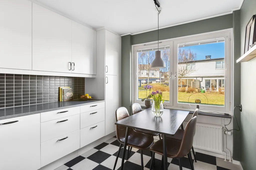 Cuisine - Terraced House with Glazed Balcony in Central Värnamo