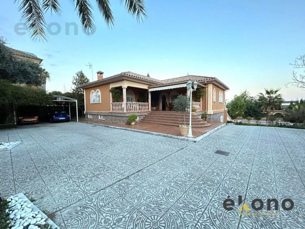 Välivaade - 7-Bedroom House with Pool in Cordova