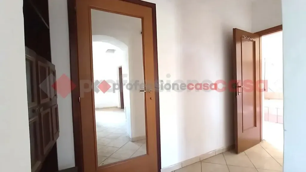 Esik - Apartment with Balcony in Lanuvio