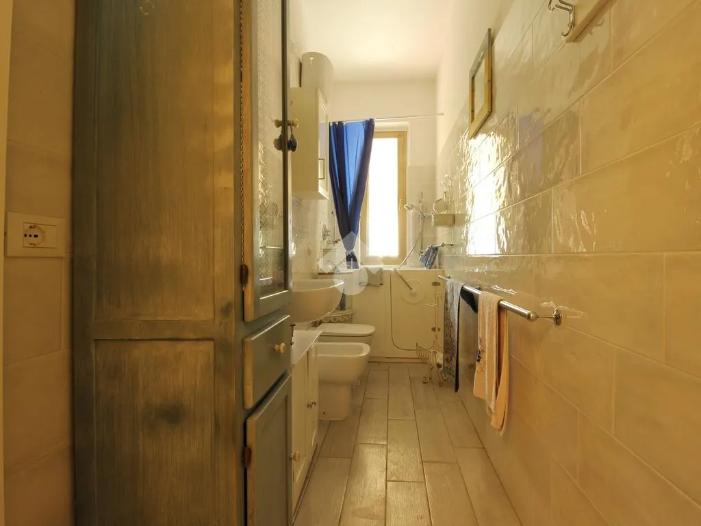 Bagni - Terrace-Accessed Apartment in Prato