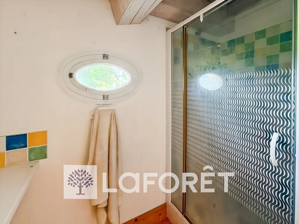 Salles de bain - Maison avec Jardin et Appentis à Gémozac