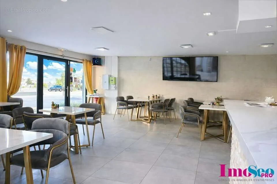 Stanze - Commercial Unit with Extraction in Sainte Eulalie