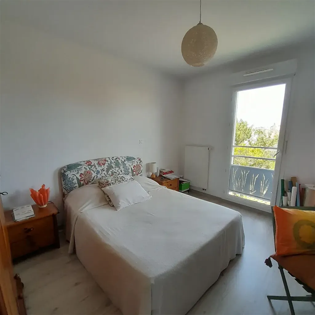 Bedrooms - 2-Bed Apartment with Balcony in Les Sables-d'Olonne
