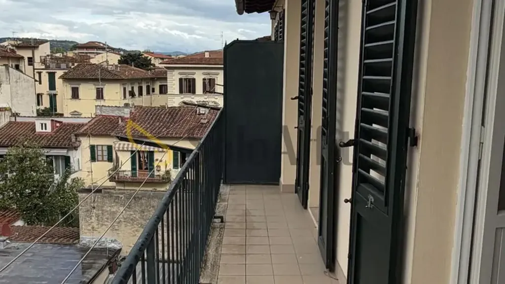 Balcon - Armed Four-Room Apartment in Florence