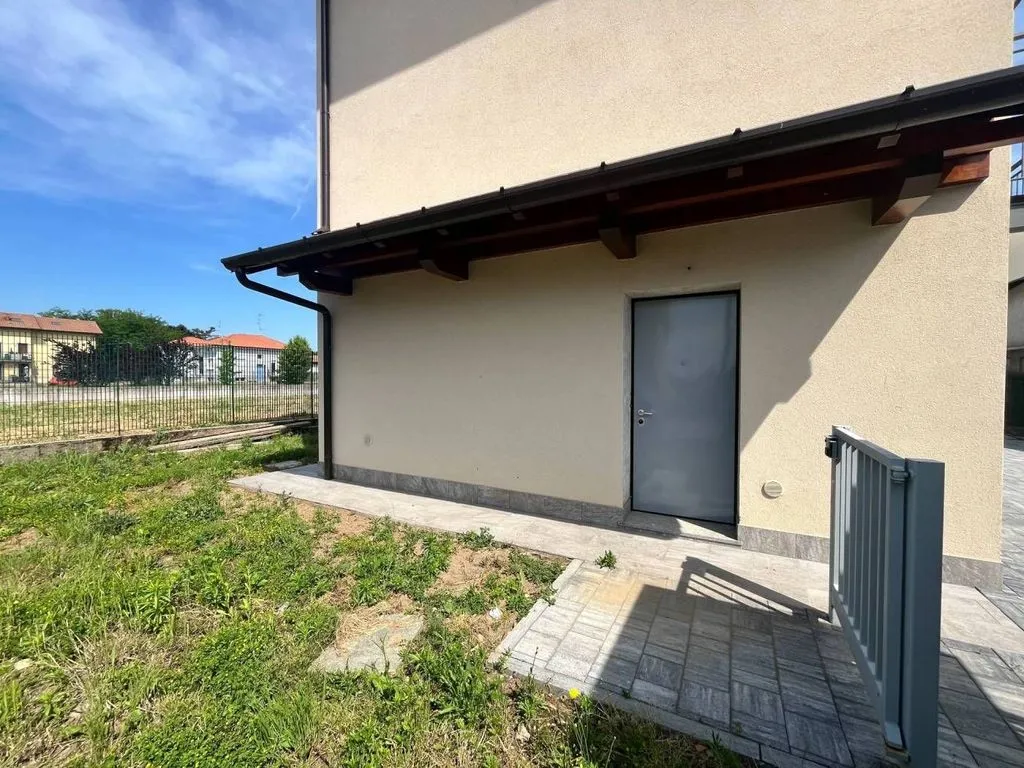 Jardin - New Villa with Private Garden in Besnate