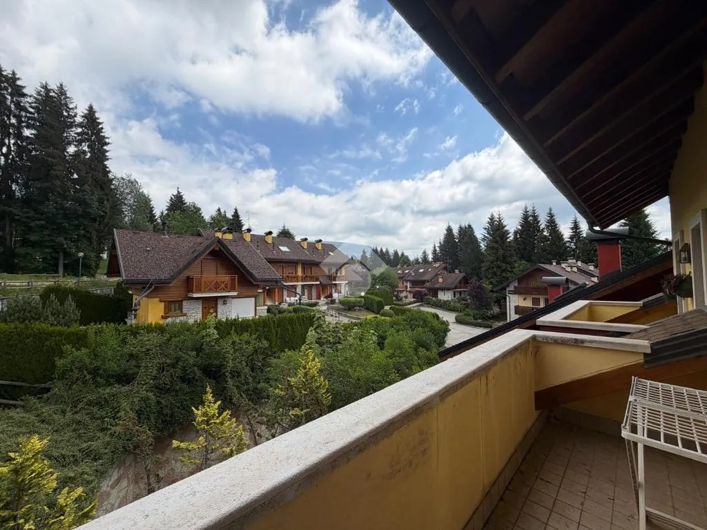 Balcon - Duplex Apartment with Balcony in Gallio