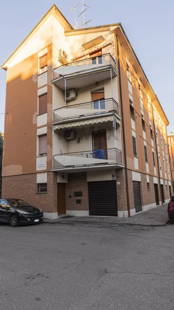 Välivaade - Rearranged Apartment with Balcony in Modena