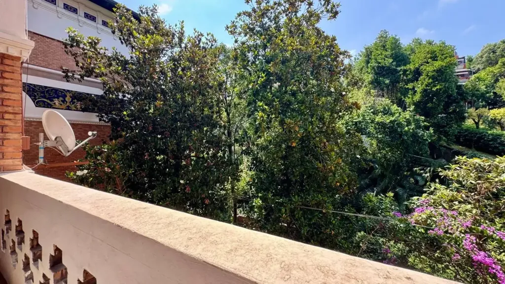Balcone - Classic-Style Trilocale with Courtyard View in Ancona