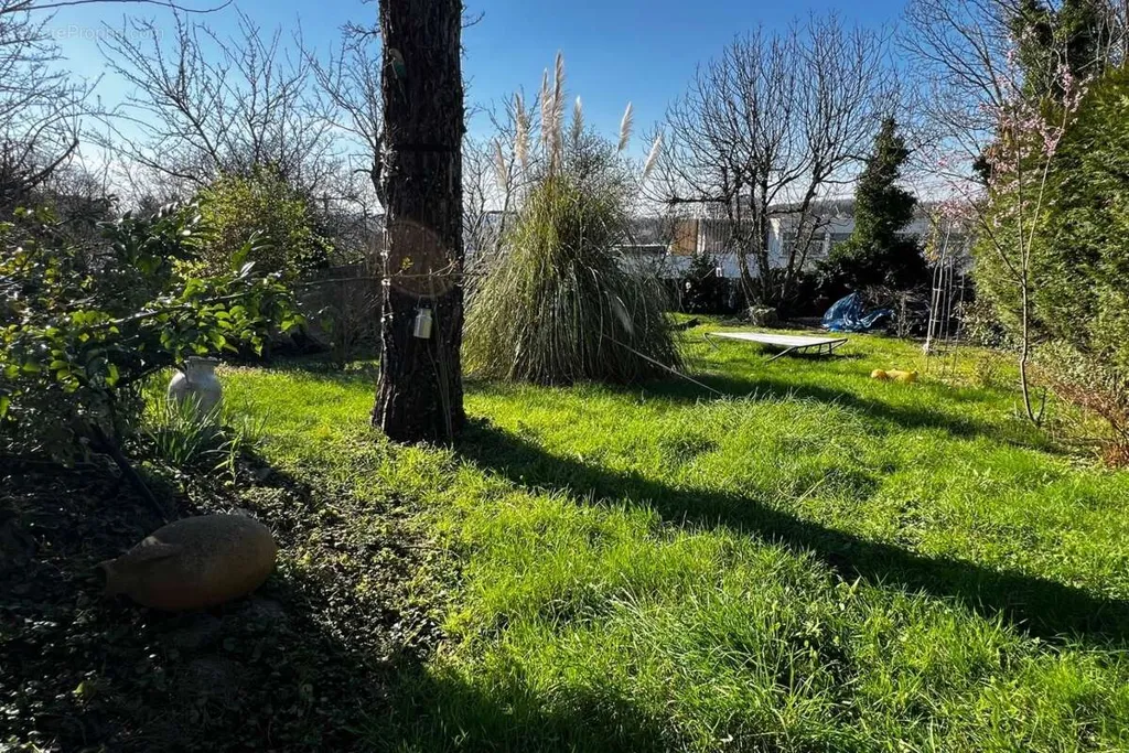 Jardin - Pavillon avec Jardin et Terrasse à Gagny