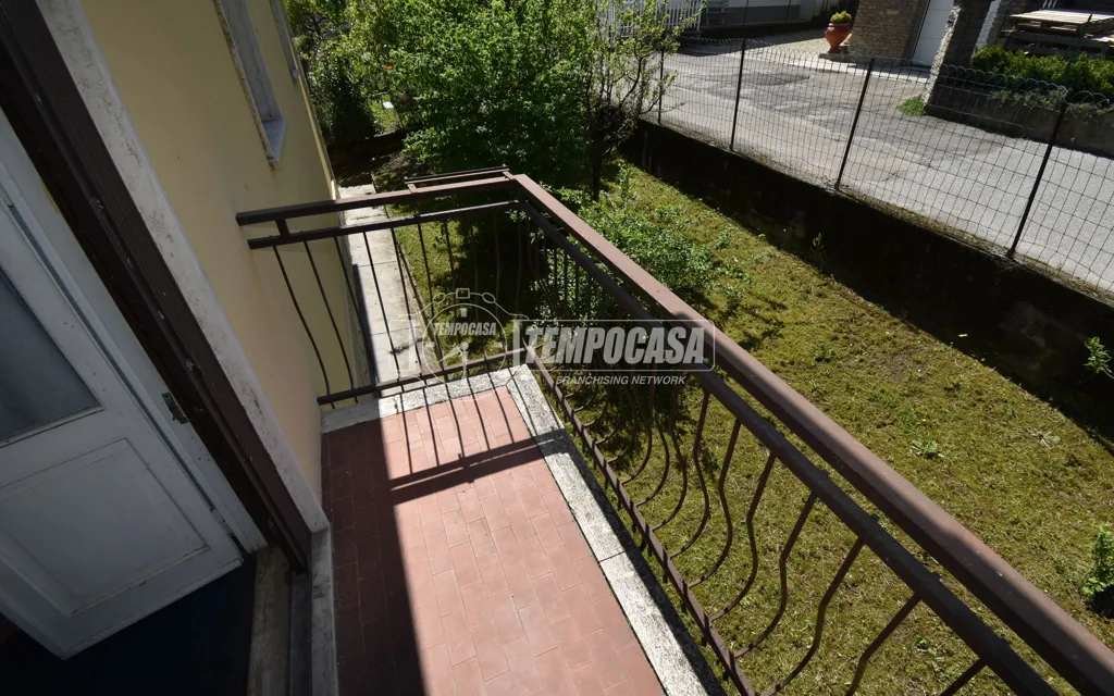 Balcony - Independent Villa with Garden in Moretta