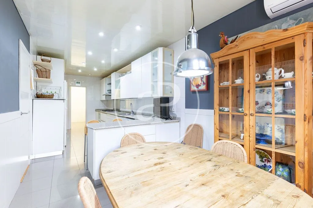 Salle à manger - Luxury Townhouse with Pool in Sabadell Centre