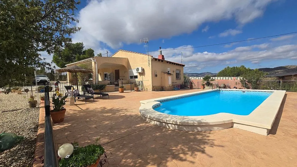 Piscine - Chalet with Pool and Terrace in Sax