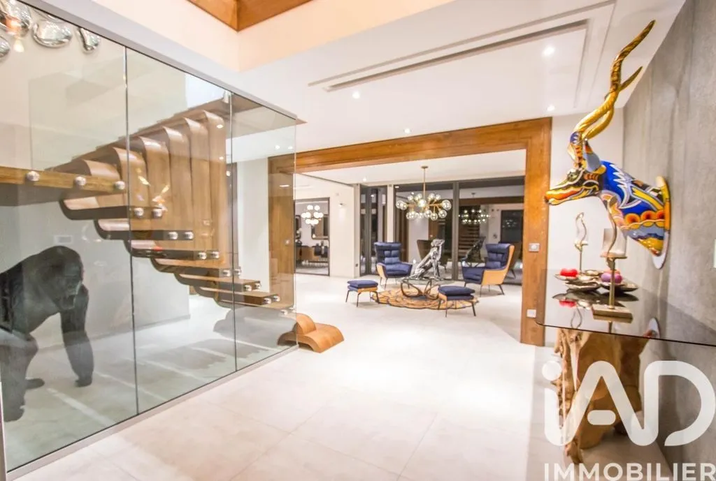 Elutuba - Contemporary Villa with Balcony in Warluis