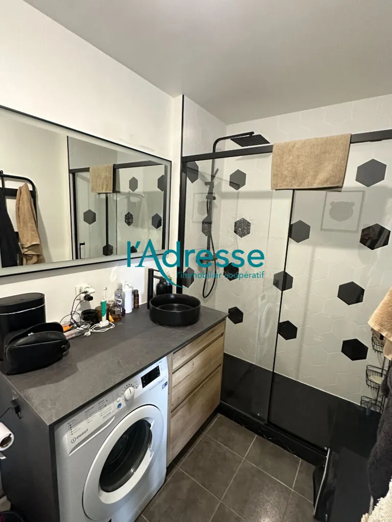 Salles de bain - Appartement Meublé avec Parking à Nanterre