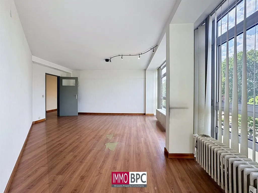 Pièces - Espace de Bureau avec Luminosité Naturelle à Molenbeek-Saint-Jean